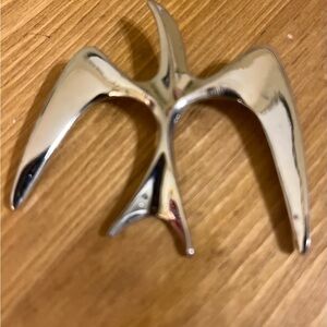 Vintage 70s Sarah Coventry Signed SeaGull Brooch Silver Tone with rollover clasp